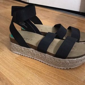 Platform sandals
